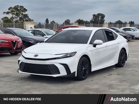 Used 2026 Toyota Camry SE FWD image 1