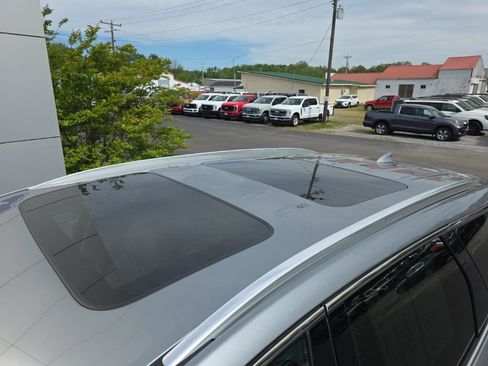 Used 2023 Buick Enclave Avenir FWD image 5
