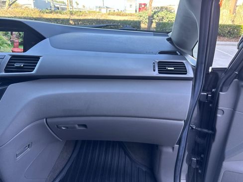 Used 2013 Honda Odyssey Touring Elite image 18