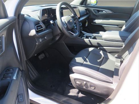 New 2026 Chevrolet Traverse LT w/ Driver Confidence Package FWD image 9