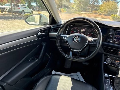 Used 2019 Volkswagen Jetta SE FWD image 15