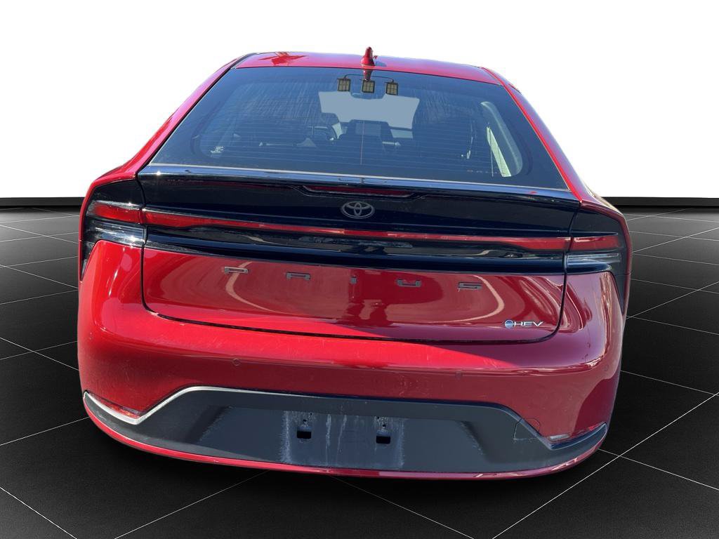 Used 2025 Toyota Prius LE FWD image 4