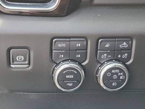 Used 2025 GMC Sierra 1500 Denali w/ Denali Reserve Package AWD/4WD image 11