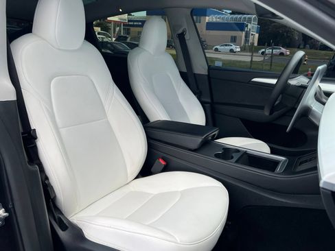 Used 2024 Tesla Model Y Long Range AWD/4WD image 7
