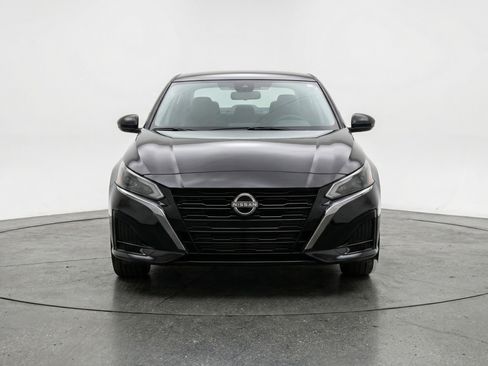 Used 2025 Nissan Altima 2.5 SV image 2