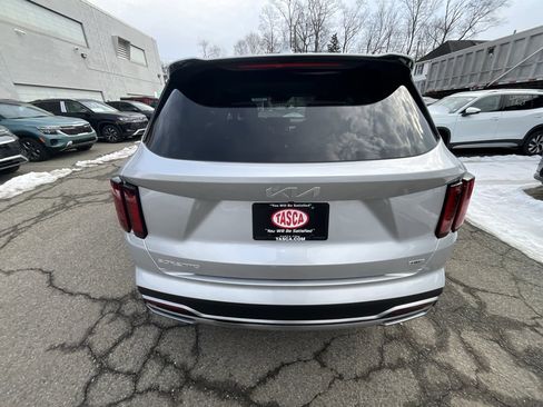 Used 2023 Kia Sorento EX image 3