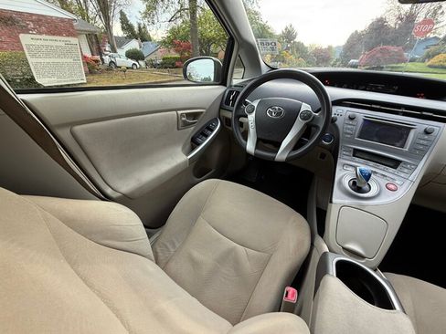Used 2013 Toyota Prius Two FWD image 16