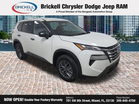 Used 2024 Nissan Rogue S AWD/4WD image 2