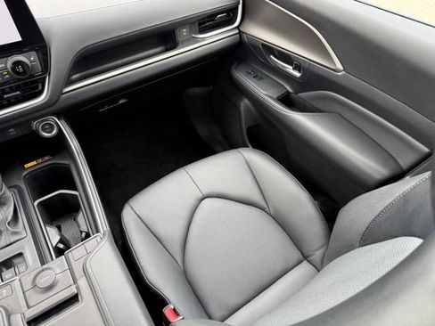 Used 2025 Toyota Grand Highlander FWD image 26