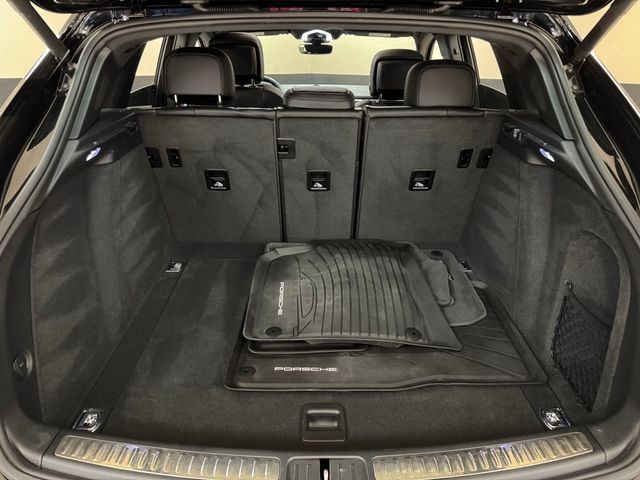 Used 2025 Porsche Macan AWD/4WD image 22