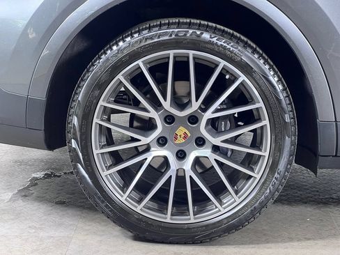 Certified 2023 Porsche Cayenne AWD/4WD image 13
