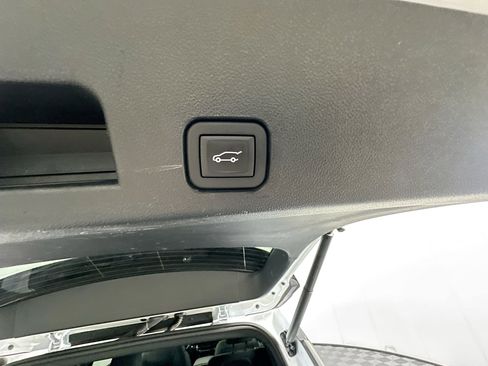 Used 2025 Chevrolet Traverse LT image 31