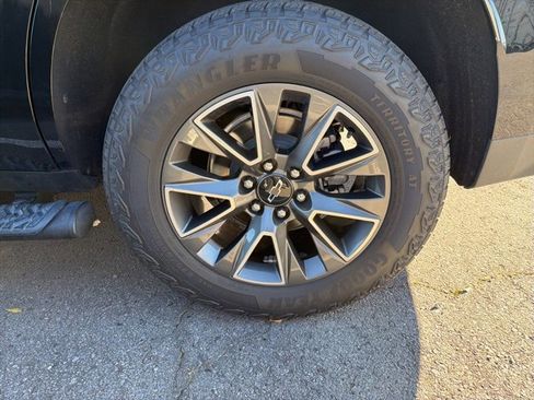 Used 2023 Chevrolet Tahoe Z71 image 17