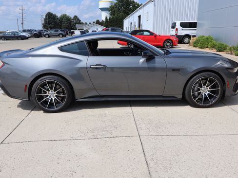 Used 2024 Ford Mustang GT Premium RWD image 4