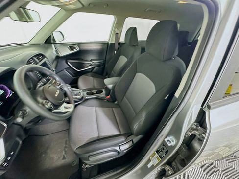 Used 2025 Kia Soul LX w/ LX Technology Package image 13