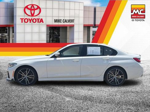 Used 2020 BMW 330i Sedan w/ M Sport Package RWD image 2