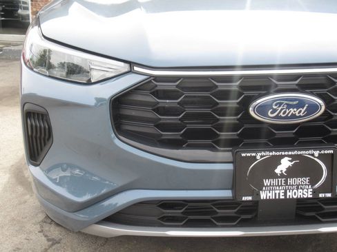 Used 2023 Ford Escape ST-Line w/ Tech Pack #1 AWD/4WD image 3