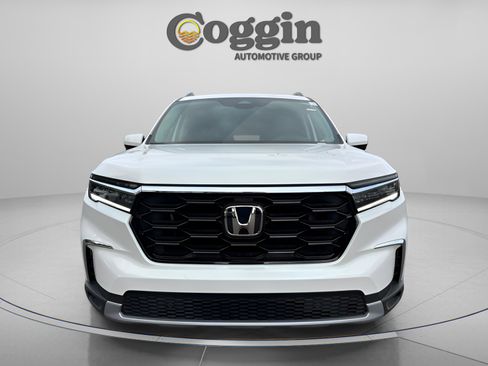 New 2025 Honda Pilot Touring image 9