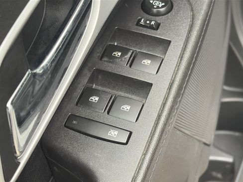 Used 2017 Chevrolet Equinox LT w/ Convenience Package image 13