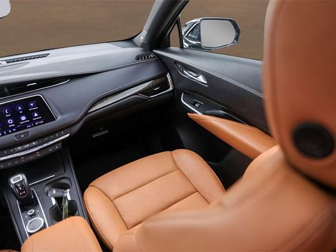 Used 2019 Cadillac XT4 Premium Luxury w/ Enhanced Visibility Package image 29