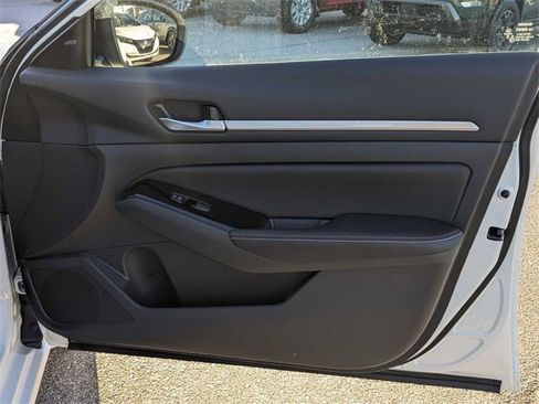 New 2024 Nissan Altima 2.0 SR image 28