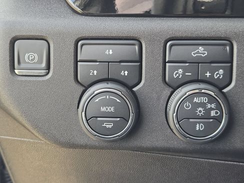 Used 2024 Chevrolet Silverado 2500 LT AWD/4WD image 24