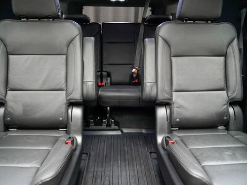 Used 2021 Chevrolet Suburban LT image 26