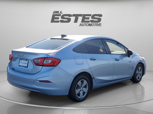 Used 2018 Chevrolet Cruze LS FWD image 4