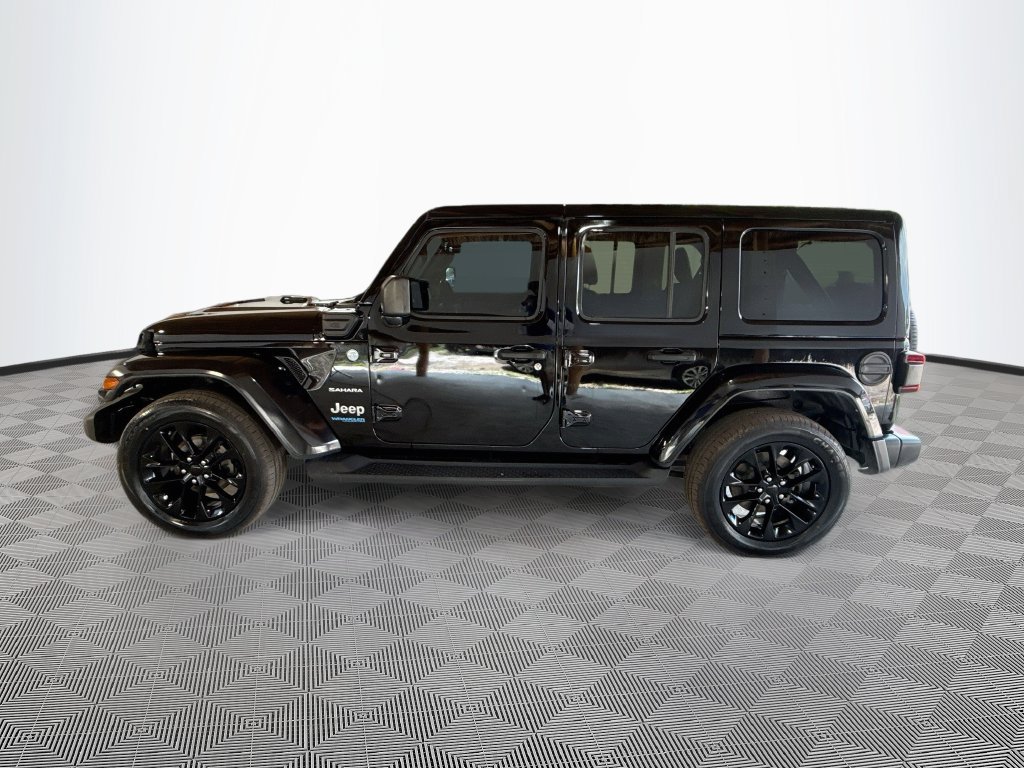 Used 2022 Jeep Wrangler Unlimited Sahara w/ Cold Weather Group AWD/4WD image 9