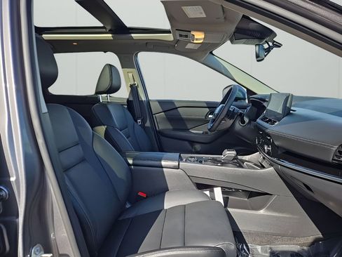 Used 2025 Nissan Rogue SL w/ SL Premium Package image 20