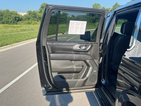 Used 2023 GMC Yukon XL SLT w/ SLT Premium Package AWD/4WD image 34