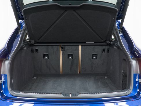 Certified 2022 Porsche Macan image 13