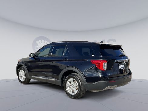 Used 2022 Ford Explorer XLT w/ Equipment Group 202A image 4