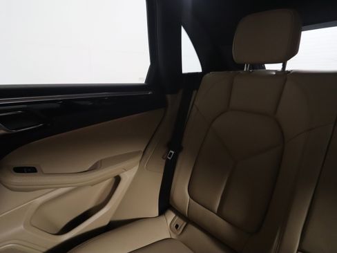 Used 2023 Porsche Macan image 13