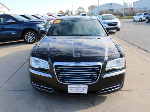 Used 2014 Chrysler 300 image 2