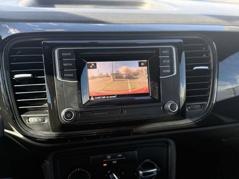 Used 2018 Volkswagen Beetle S image 28
