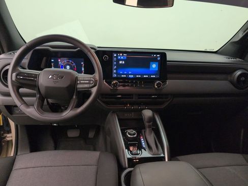 Used 2023 Chevrolet Colorado Trail Boss w/ Technology Package image 5