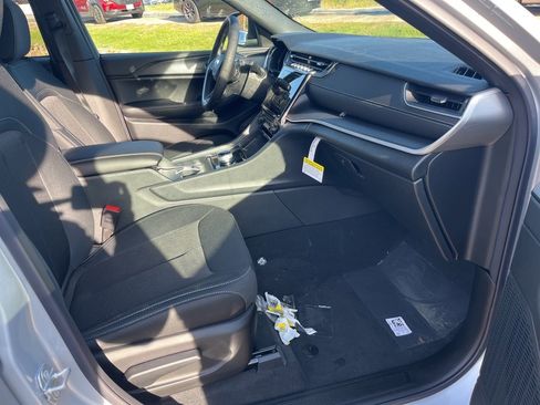 New 2025 Jeep Grand Cherokee Laredo X image 11