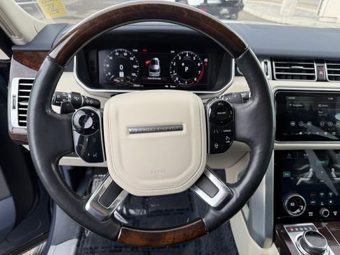 Used 2020 Land Rover Range Rover HSE image 9