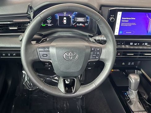 Used 2025 Toyota Camry XSE FWD image 11