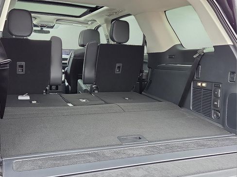 New 2025 Lincoln Navigator Reserve image 9