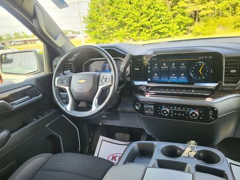 Used 2025 Chevrolet Silverado 1500 LT RWD image 15