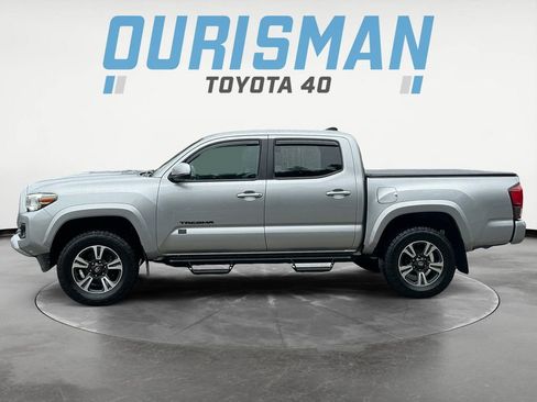 Used 2018 Toyota Tacoma TRD Sport w/ Exterior Package AWD/4WD image 4