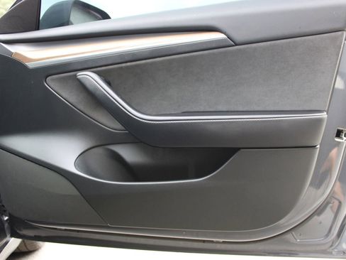 Used 2023 Tesla Model 3 Standard Range image 16