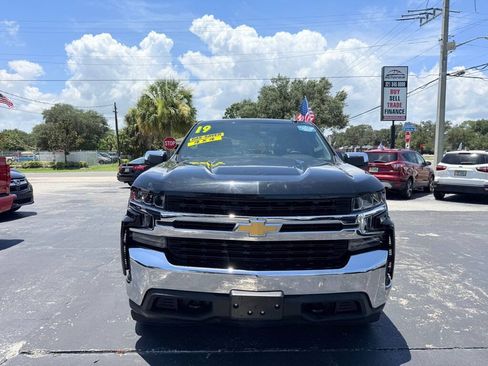 Used 2019 Chevrolet Silverado 1500 LT AWD/4WD image 2
