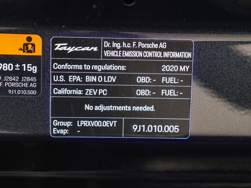 Used 2020 Porsche Taycan 4S w/ Premium Package AWD/4WD image 31