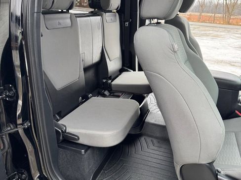 Used 2016 Toyota Tacoma 4x4 Access Cab image 18