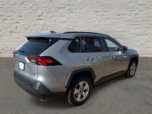 Used 2020 Toyota RAV4 XLE image 5