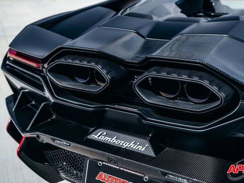 Used 2025 Lamborghini Revuelto image 46