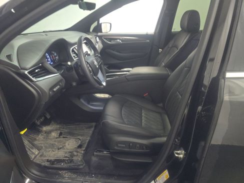 Used 2024 Buick Enclave Avenir w/ Avenir Technology Package image 10